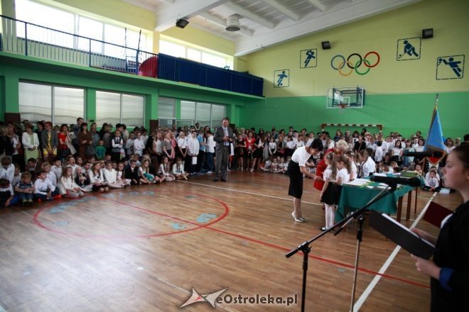 Zakończenie roku szkolnego w SP nr 2 w Ostrołęce [26.06.2015] - zdjęcie #1 - eOstroleka.pl
