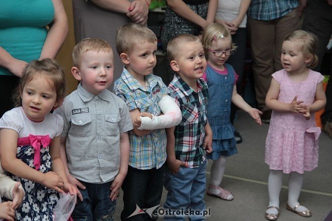 Zakończenie roku szkolnego w Punkcie Przedszkolnym Jaś i Małgosia [26.06.2015] - zdjęcie #46 - eOstroleka.pl