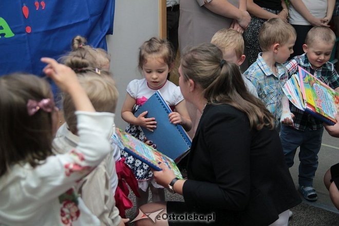 Zakończenie roku szkolnego w Punkcie Przedszkolnym Jaś i Małgosia [26.06.2015] - zdjęcie #43 - eOstroleka.pl