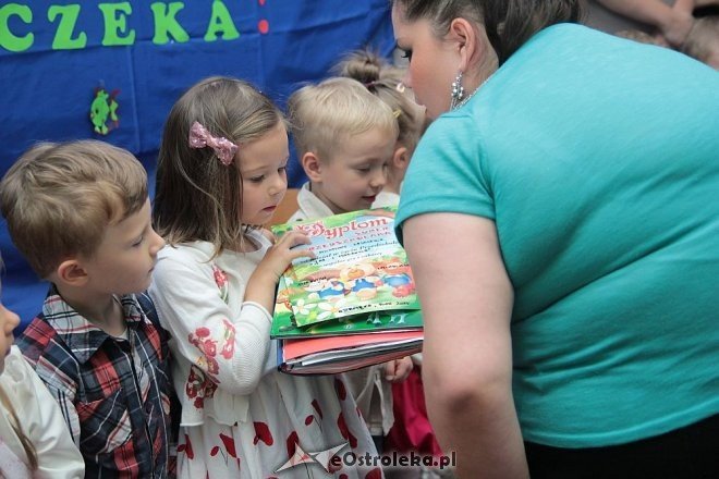 Zakończenie roku szkolnego w Punkcie Przedszkolnym Jaś i Małgosia [26.06.2015] - zdjęcie #41 - eOstroleka.pl