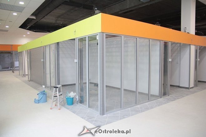 Budowa hali targowej na finiszu. Za kilka tygodni zrobimy w niej zakupy [13.07.2015] - zdjęcie #53 - eOstroleka.pl