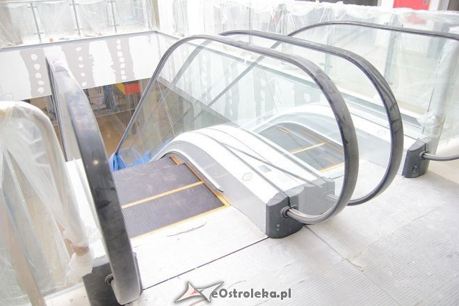 Budowa hali targowej na finiszu. Za kilka tygodni zrobimy w niej zakupy [13.07.2015] - zdjęcie #51 - eOstroleka.pl