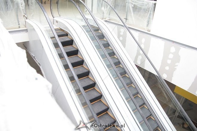 Budowa hali targowej na finiszu. Za kilka tygodni zrobimy w niej zakupy [13.07.2015] - zdjęcie #50 - eOstroleka.pl