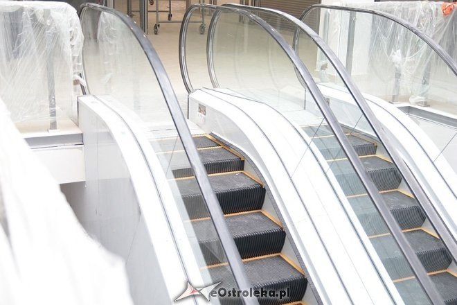 Budowa hali targowej na finiszu. Za kilka tygodni zrobimy w niej zakupy [13.07.2015] - zdjęcie #49 - eOstroleka.pl