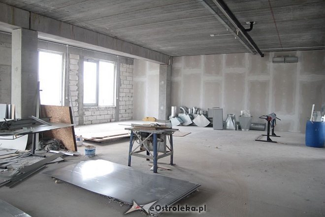 Budowa hali targowej na finiszu. Za kilka tygodni zrobimy w niej zakupy [13.07.2015] - zdjęcie #46 - eOstroleka.pl