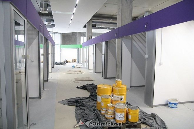 Budowa hali targowej na finiszu. Za kilka tygodni zrobimy w niej zakupy [13.07.2015] - zdjęcie #45 - eOstroleka.pl