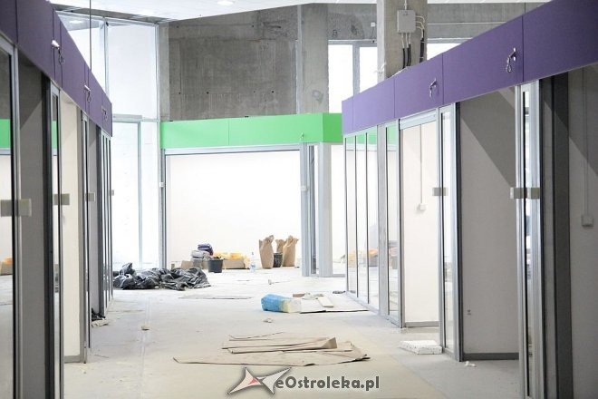 Budowa hali targowej na finiszu. Za kilka tygodni zrobimy w niej zakupy [13.07.2015] - zdjęcie #44 - eOstroleka.pl