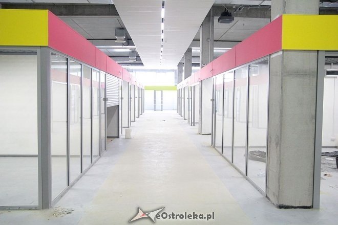 Budowa hali targowej na finiszu. Za kilka tygodni zrobimy w niej zakupy [13.07.2015] - zdjęcie #34 - eOstroleka.pl