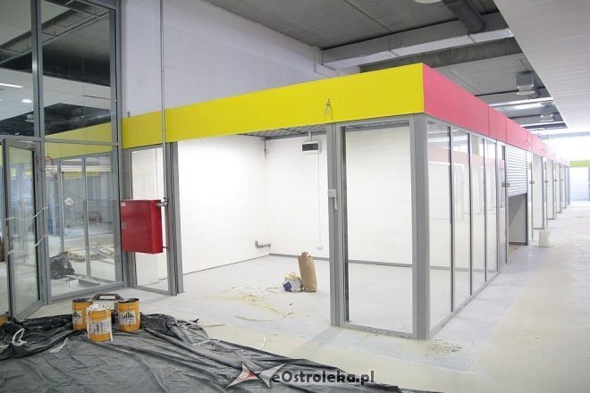 Budowa hali targowej na finiszu. Za kilka tygodni zrobimy w niej zakupy [13.07.2015] - zdjęcie #31 - eOstroleka.pl