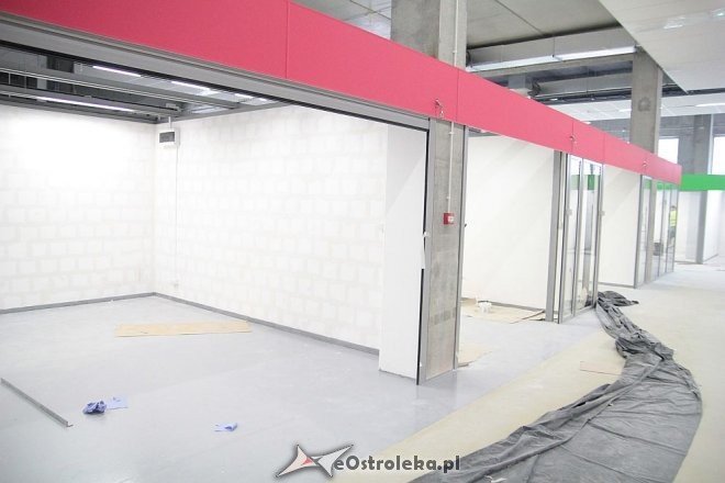 Budowa hali targowej na finiszu. Za kilka tygodni zrobimy w niej zakupy [13.07.2015] - zdjęcie #27 - eOstroleka.pl