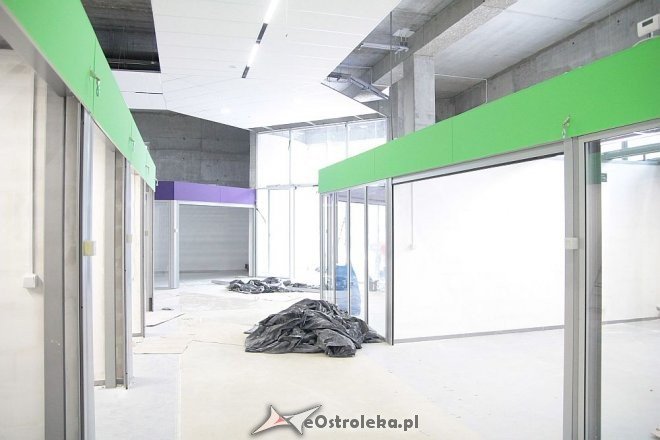 Budowa hali targowej na finiszu. Za kilka tygodni zrobimy w niej zakupy [13.07.2015] - zdjęcie #26 - eOstroleka.pl