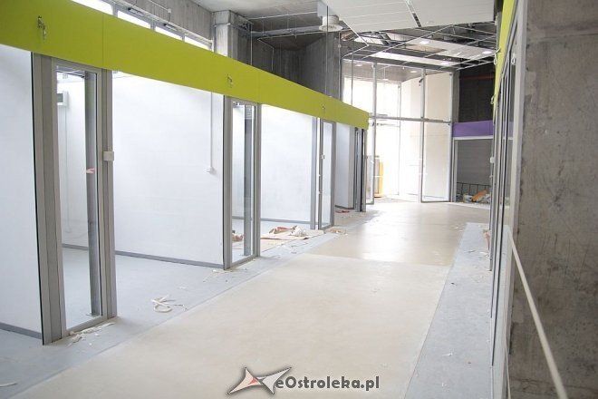 Budowa hali targowej na finiszu. Za kilka tygodni zrobimy w niej zakupy [13.07.2015] - zdjęcie #21 - eOstroleka.pl