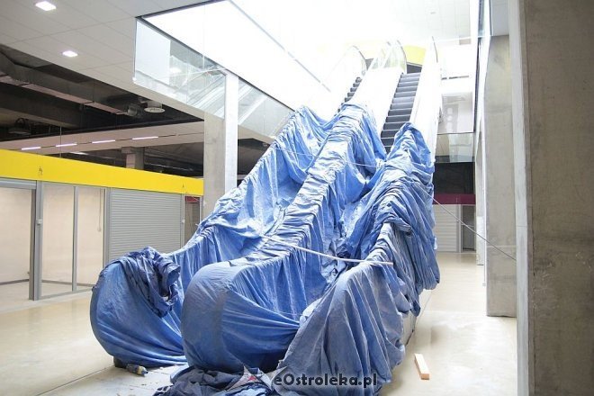 Budowa hali targowej na finiszu. Za kilka tygodni zrobimy w niej zakupy [13.07.2015] - zdjęcie #16 - eOstroleka.pl