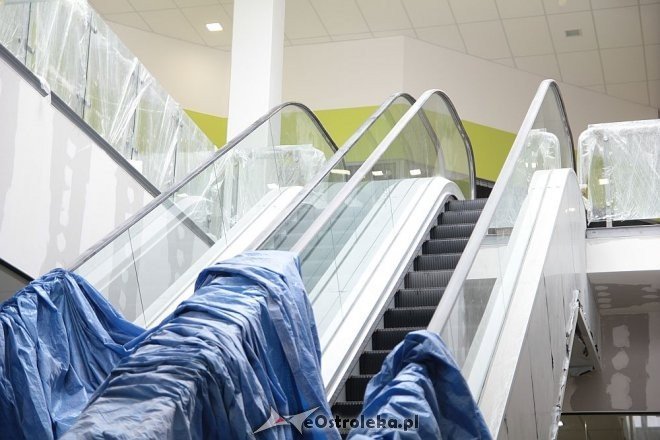 Budowa hali targowej na finiszu. Za kilka tygodni zrobimy w niej zakupy [13.07.2015] - zdjęcie #14 - eOstroleka.pl