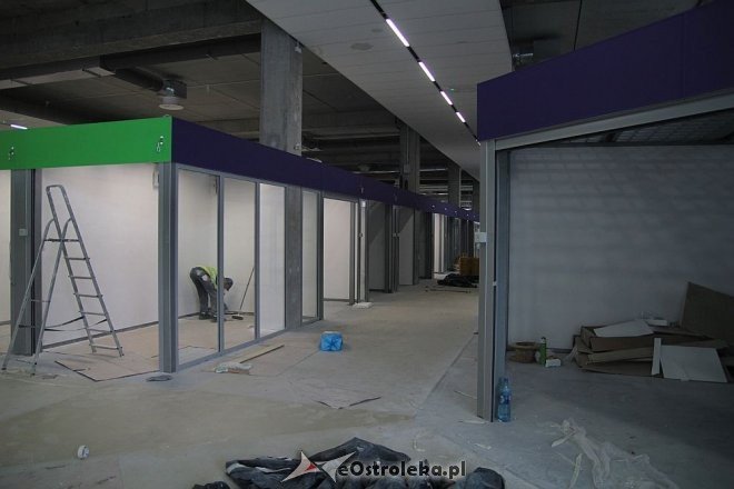 Budowa hali targowej na finiszu. Za kilka tygodni zrobimy w niej zakupy [13.07.2015] - zdjęcie #12 - eOstroleka.pl