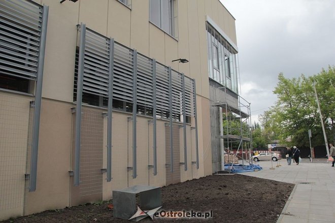 Budowa hali targowej na finiszu. Za kilka tygodni zrobimy w niej zakupy [13.07.2015] - zdjęcie #10 - eOstroleka.pl