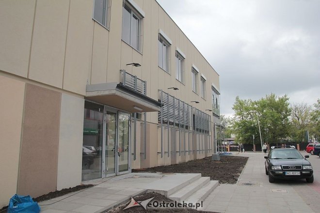 Budowa hali targowej na finiszu. Za kilka tygodni zrobimy w niej zakupy [13.07.2015] - zdjęcie #4 - eOstroleka.pl