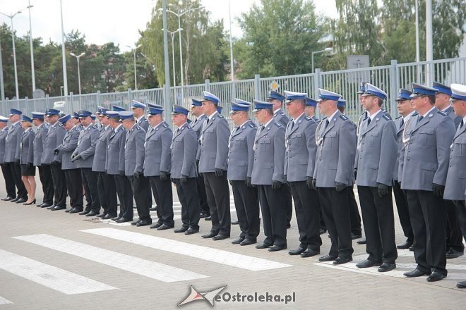 Ostrołęka: Miejskie obchody święta policji. 70 mundurowych awansowano na wyższe stopnie [23.07.2015] - zdjęcie #4 - eOstroleka.pl