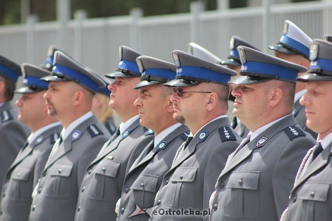 Ostrołęka: Miejskie obchody święta policji. 70 mundurowych awansowano na wyższe stopnie [23.07.2015] - zdjęcie #44 - eOstroleka.pl
