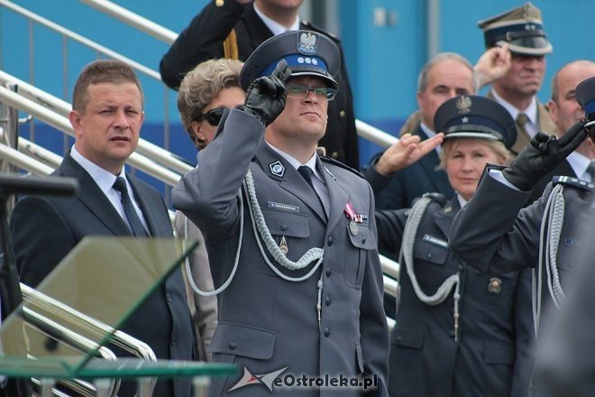 Ostrołęka: Miejskie obchody święta policji. 70 mundurowych awansowano na wyższe stopnie [23.07.2015] - zdjęcie #57 - eOstroleka.pl