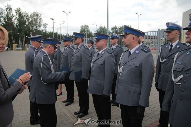 Ostrołęka: Miejskie obchody święta policji. 70 mundurowych awansowano na wyższe stopnie [23.07.2015] - zdjęcie #49 - eOstroleka.pl