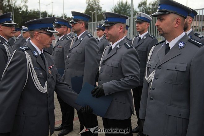 Ostrołęka: Miejskie obchody święta policji. 70 mundurowych awansowano na wyższe stopnie [23.07.2015] - zdjęcie #45 - eOstroleka.pl