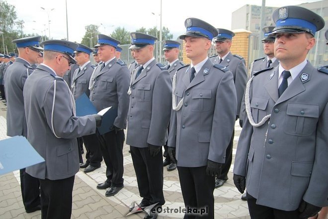 Ostrołęka: Miejskie obchody święta policji. 70 mundurowych awansowano na wyższe stopnie [23.07.2015] - zdjęcie #59 - eOstroleka.pl
