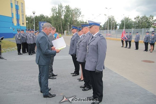 Ostrołęka: Miejskie obchody święta policji. 70 mundurowych awansowano na wyższe stopnie [23.07.2015] - zdjęcie #24 - eOstroleka.pl