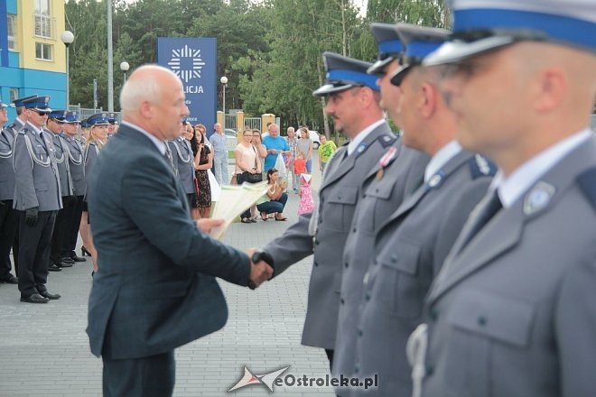 Ostrołęka: Miejskie obchody święta policji. 70 mundurowych awansowano na wyższe stopnie [23.07.2015] - zdjęcie #12 - eOstroleka.pl