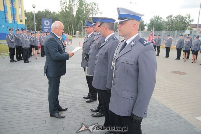 Ostrołęka: Miejskie obchody święta policji. 70 mundurowych awansowano na wyższe stopnie [23.07.2015] - zdjęcie #8 - eOstroleka.pl