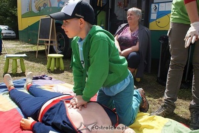 Nauka pierwszej pomocy z Radosnym Świetlicobusem [29.07.2015] - zdjęcie #227 - eOstroleka.pl