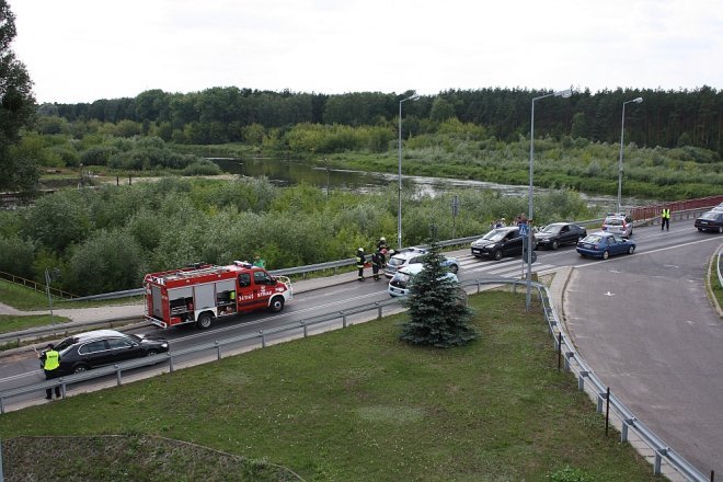Wypadek na nowym moście [01.08.2015] - zdjęcie #2 - eOstroleka.pl