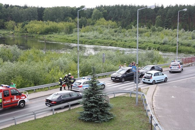 Wypadek na nowym moście [01.08.2015] - zdjęcie #3 - eOstroleka.pl
