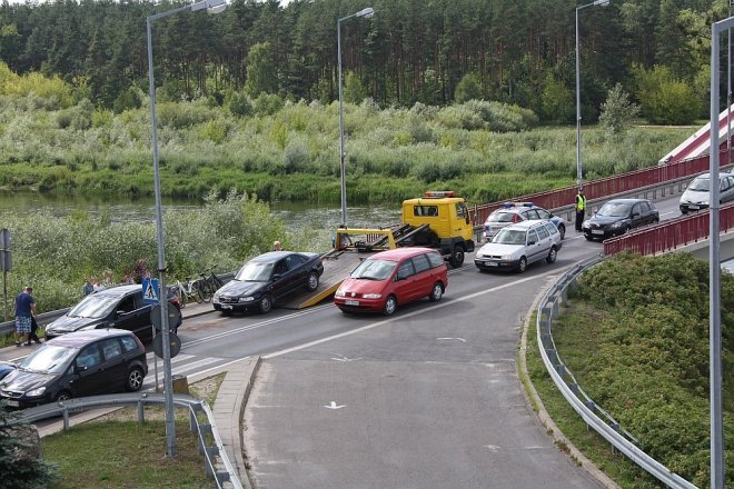 Wypadek na nowym moście [01.08.2015] - zdjęcie #12 - eOstroleka.pl