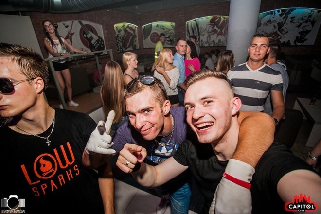Noc Wariatów w klubie Capitol [31.07.2015] - zdjęcie #104 - eOstroleka.pl