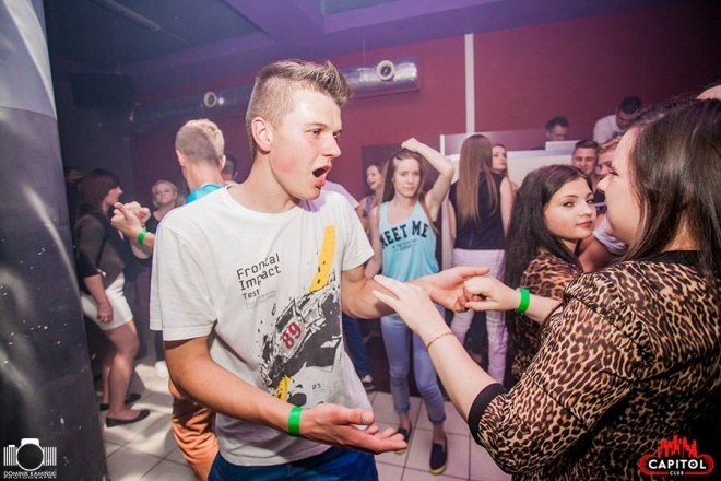 Noc Wariatów w klubie Capitol [31.07.2015] - zdjęcie #51 - eOstroleka.pl
