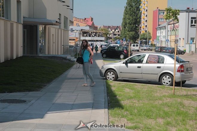 Ostrołęka: Nowe chodniki i parking przy Prądzyńskiego i Inwalidów Wojennych [03.08.2015] - zdjęcie #11 - eOstroleka.pl