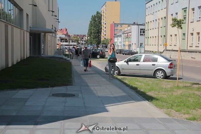 Ostrołęka: Nowe chodniki i parking przy Prądzyńskiego i Inwalidów Wojennych [03.08.2015] - zdjęcie #12 - eOstroleka.pl