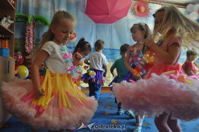 Dzień Hawajski w Punkcie Przedszkolnym Kangurek [31.07.2015] - zdjęcie #37 - eOstroleka.pl