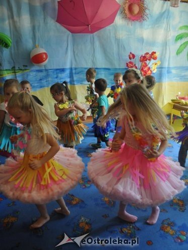 Dzień Hawajski w Punkcie Przedszkolnym Kangurek [31.07.2015] - zdjęcie #36 - eOstroleka.pl