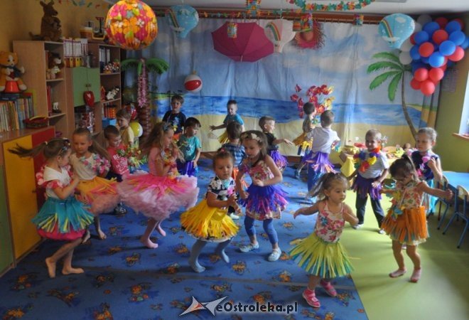 Dzień Hawajski w Punkcie Przedszkolnym Kangurek [31.07.2015] - zdjęcie #34 - eOstroleka.pl