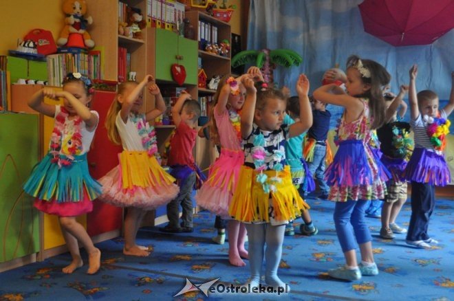 Dzień Hawajski w Punkcie Przedszkolnym Kangurek [31.07.2015] - zdjęcie #33 - eOstroleka.pl