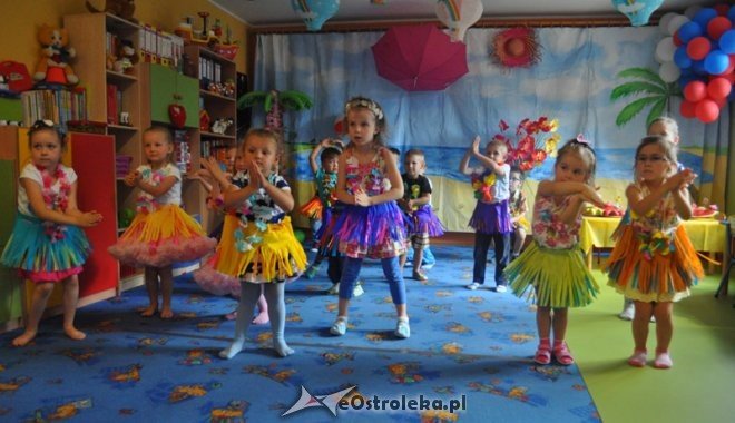 Dzień Hawajski w Punkcie Przedszkolnym Kangurek [31.07.2015] - zdjęcie #32 - eOstroleka.pl
