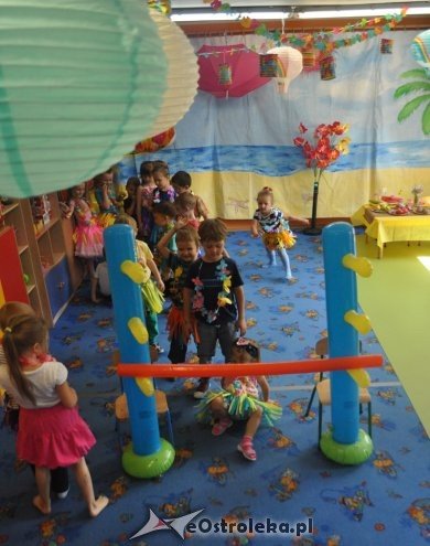 Dzień Hawajski w Punkcie Przedszkolnym Kangurek [31.07.2015] - zdjęcie #16 - eOstroleka.pl