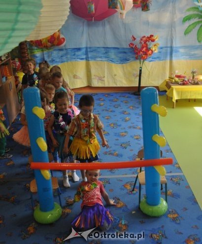 Dzień Hawajski w Punkcie Przedszkolnym Kangurek [31.07.2015] - zdjęcie #15 - eOstroleka.pl