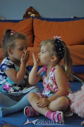 Dzień Hawajski w Punkcie Przedszkolnym Kangurek [31.07.2015] - zdjęcie #14 - eOstroleka.pl