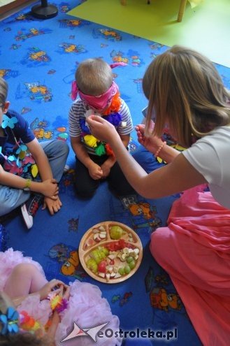 Dzień Hawajski w Punkcie Przedszkolnym Kangurek [31.07.2015] - zdjęcie #13 - eOstroleka.pl