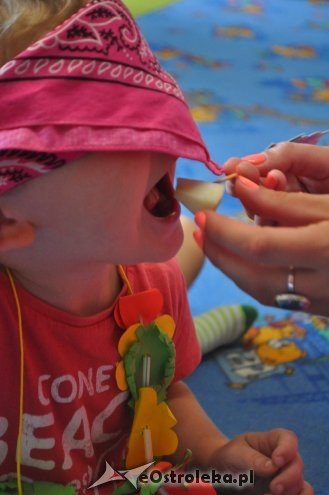 Dzień Hawajski w Punkcie Przedszkolnym Kangurek [31.07.2015] - zdjęcie #12 - eOstroleka.pl