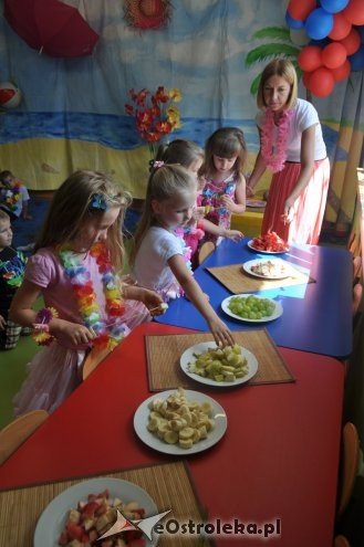 Dzień Hawajski w Punkcie Przedszkolnym Kangurek [31.07.2015] - zdjęcie #11 - eOstroleka.pl