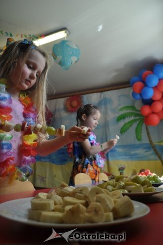 Dzień Hawajski w Punkcie Przedszkolnym Kangurek [31.07.2015] - zdjęcie #8 - eOstroleka.pl